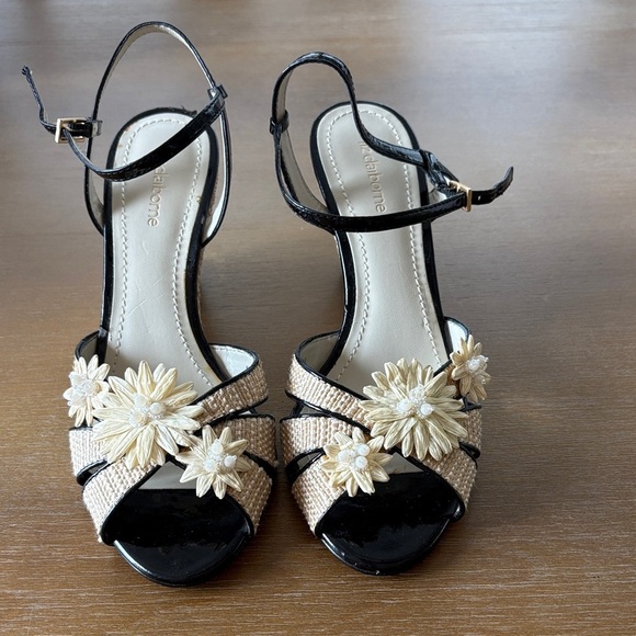 Liz Claiborne Raffia Flower Wedge Sandals 8 - Picture 1 of 8